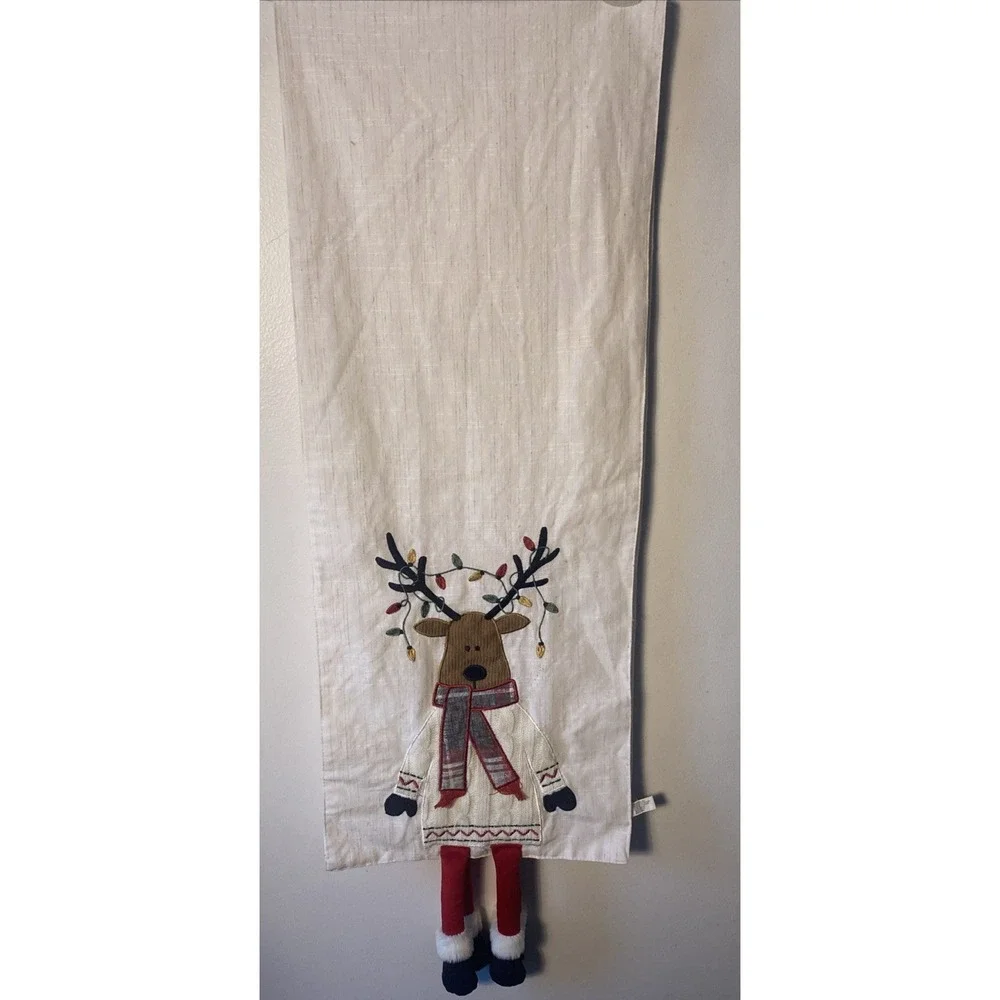 Nicole Miller Christmas Reindeer Table Runner 14